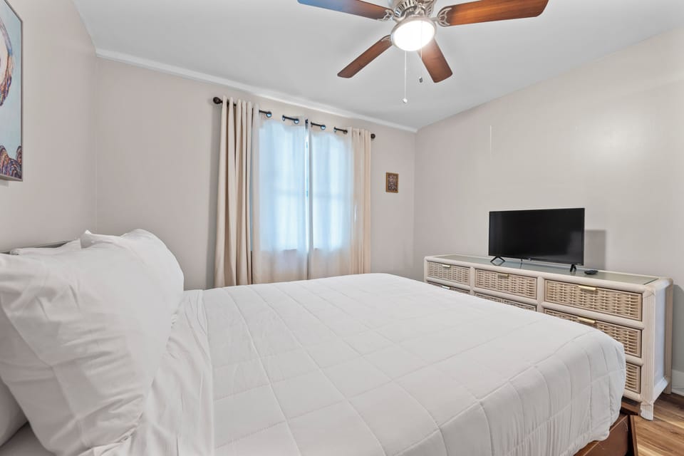 Queen guest bedroom