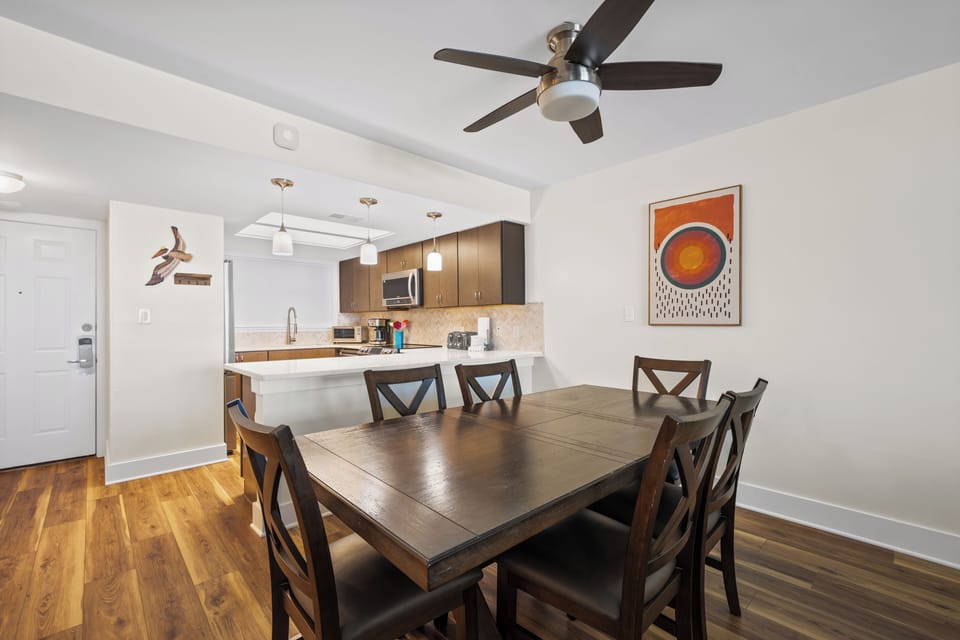 Seating for six at the dining table