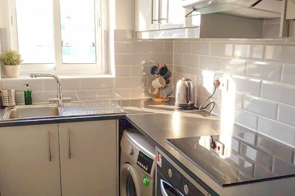 Fully fitted kitchen with everything you will need