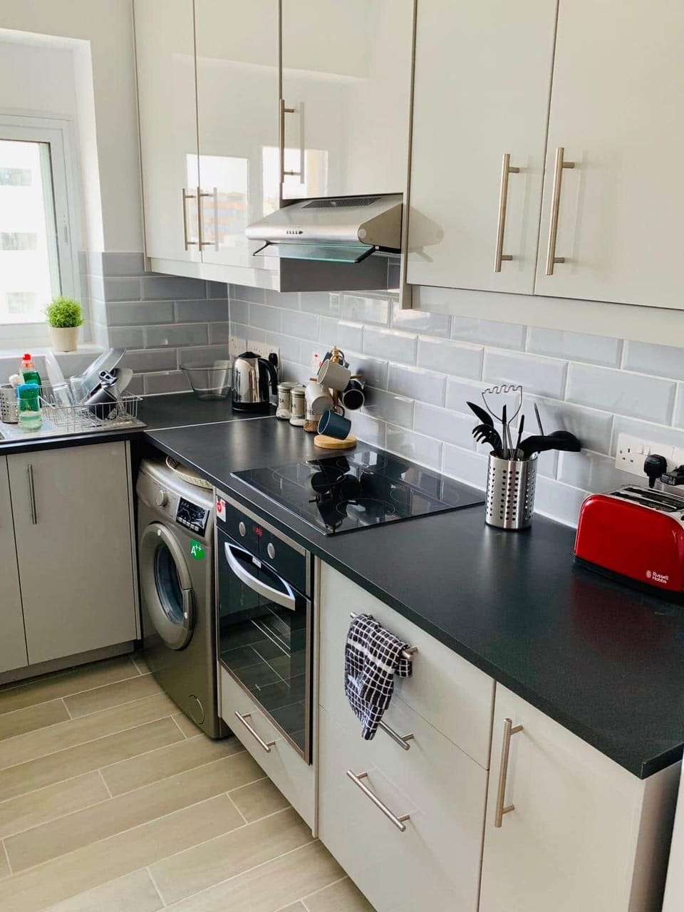 Fully fitted kitchen