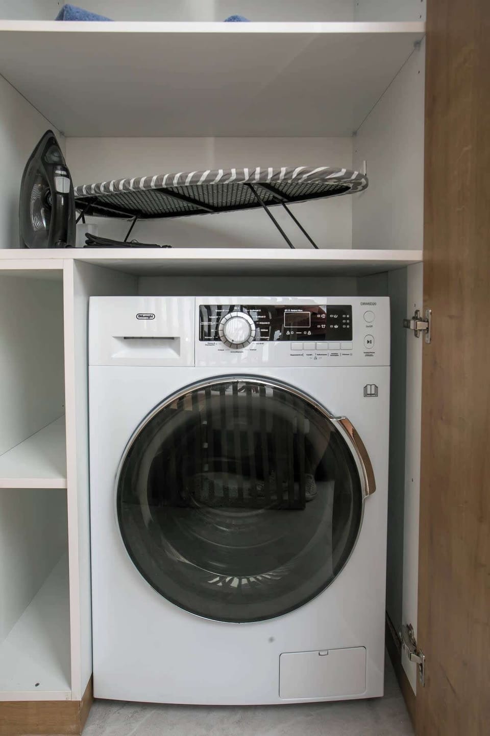 The washing machine, useful for guests planning longer stays, work trips or island days where packing light makes the whole visit easier.