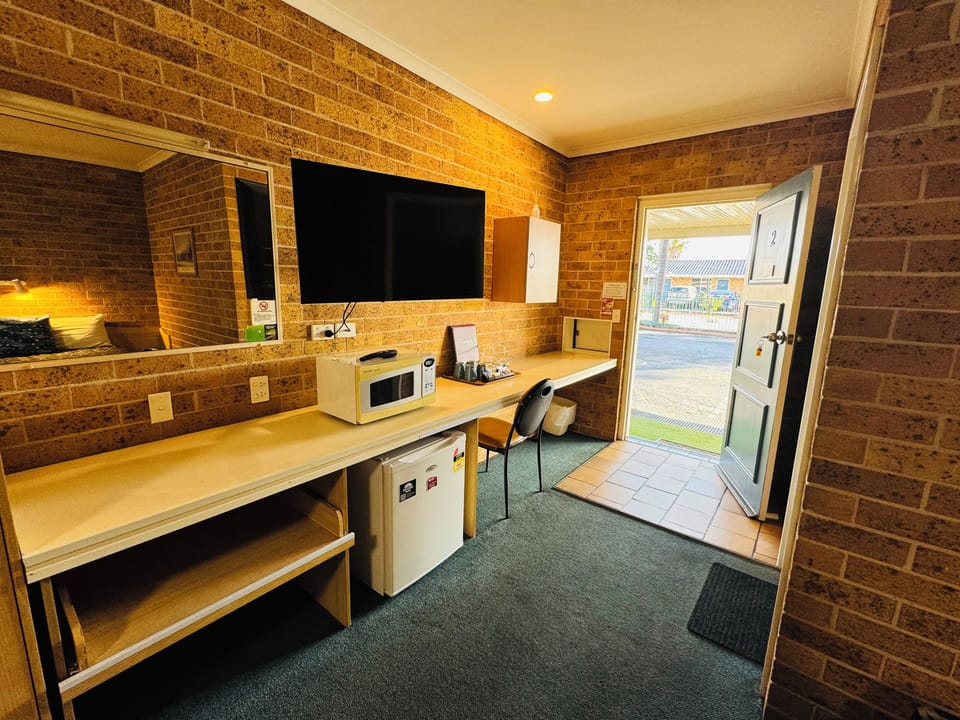 Standard Double Twin Room, Disability Access | Microwave