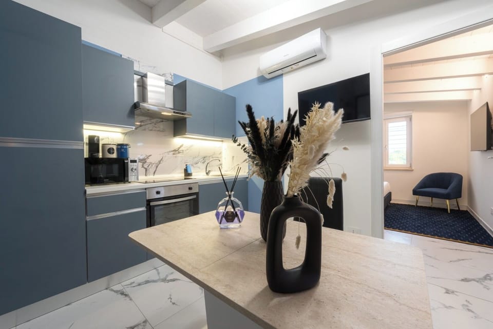 Family - The Neoclassic Domus | Living area | Smart TV