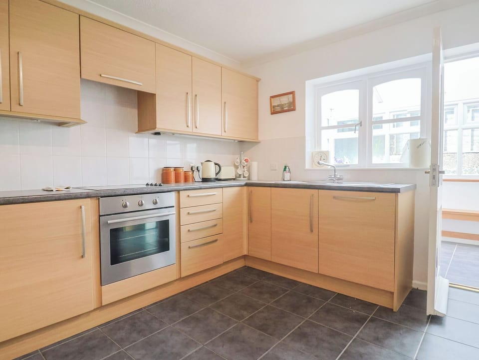 Dishwasher, cookware/dishes/utensils