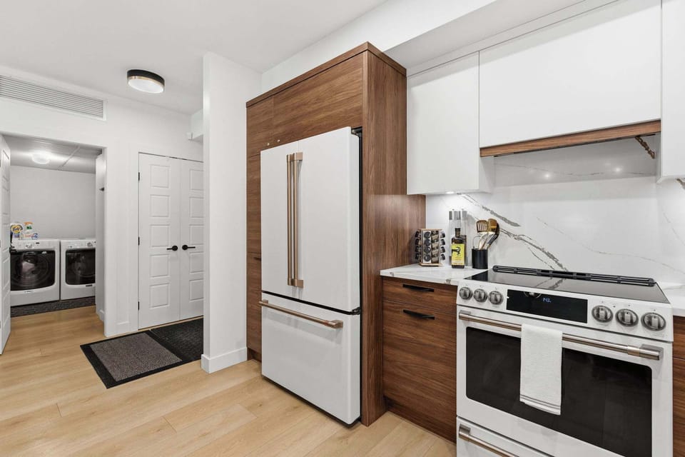 Kitchen | Discovery Bay 108 in Kelowna, British Columbia by Luxus Vacation Properties