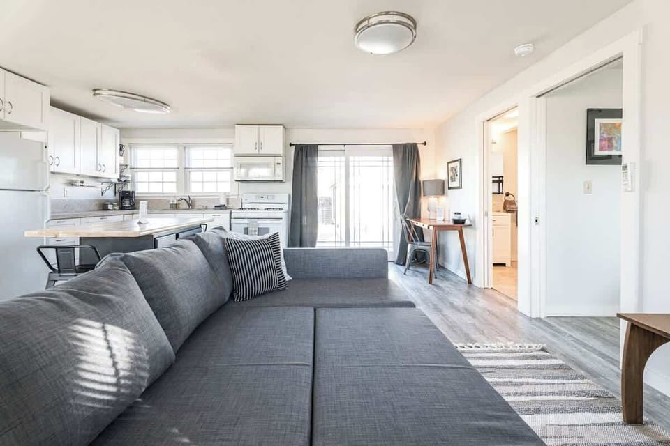 #FurnishedMonthly #StayinMyDistrict 
