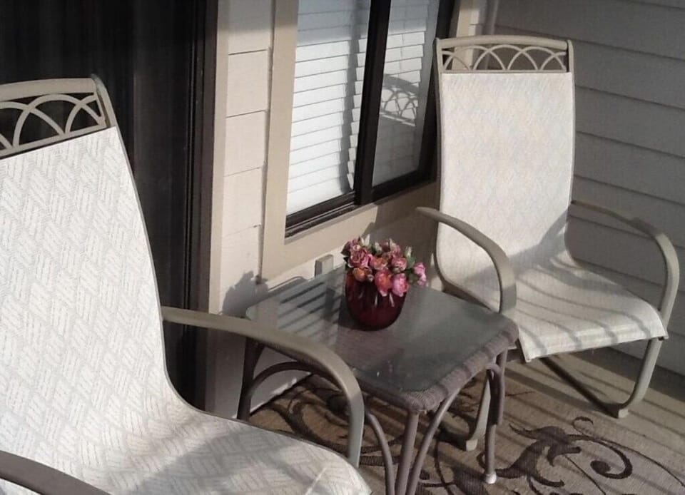 Your morning coffee or mimosa will be accompanied by the perfect balcony setting! 