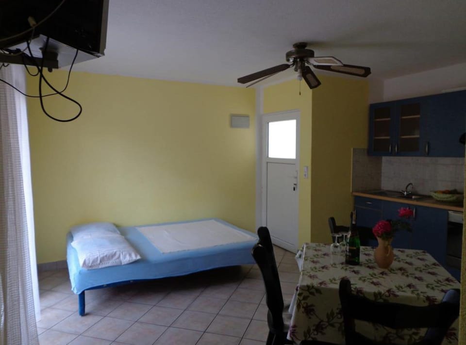 Apartment (One bedroom apartment with balcony (1) | 6 bedrooms