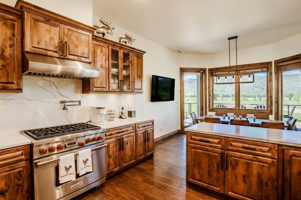 Professional-style range and generous prep space