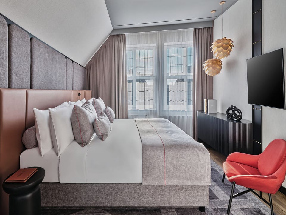 Premium bedding, minibar, in-room safe, desk