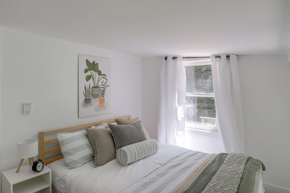 Bedroom 2 | Queen Bed