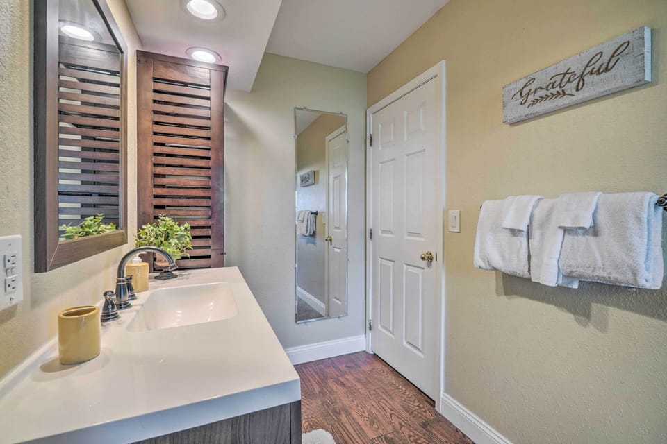 Full Bathroom | Unit 5