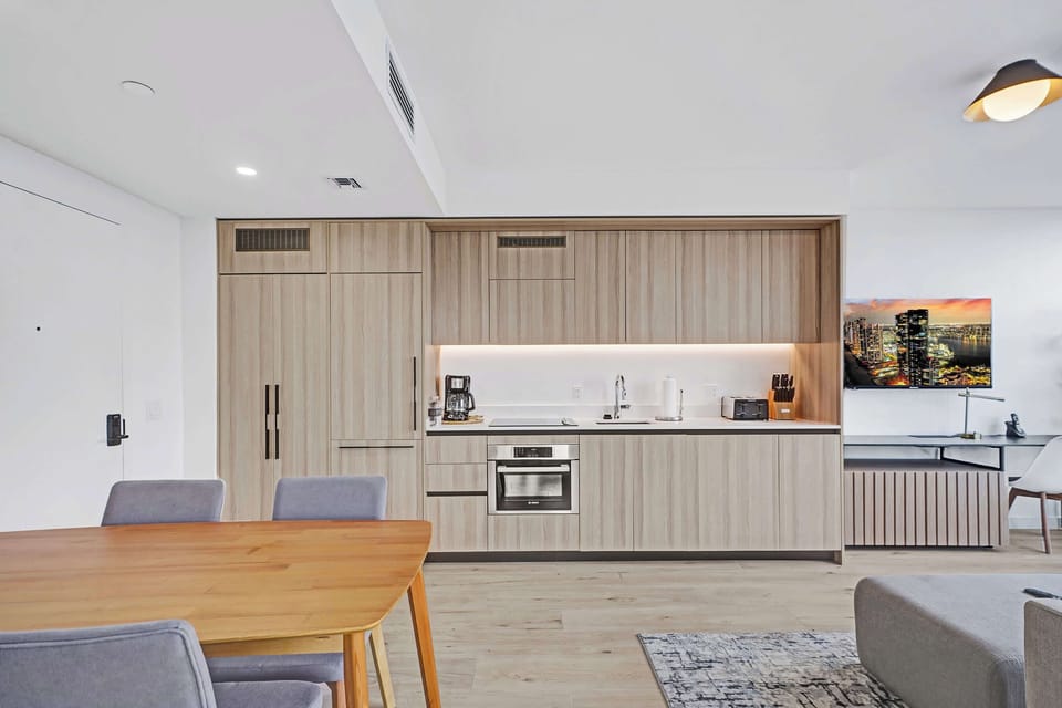 Sleek, fully equipped kitchen featuring modern cabinetry perfect for preparing home-cooked meals.