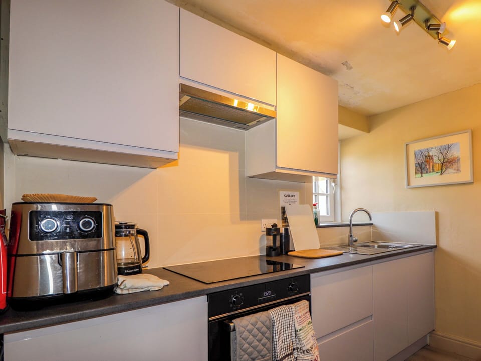 Dishwasher, cookware/dishes/utensils