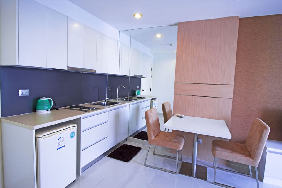 One Bedroom Apartment  | In-room dining