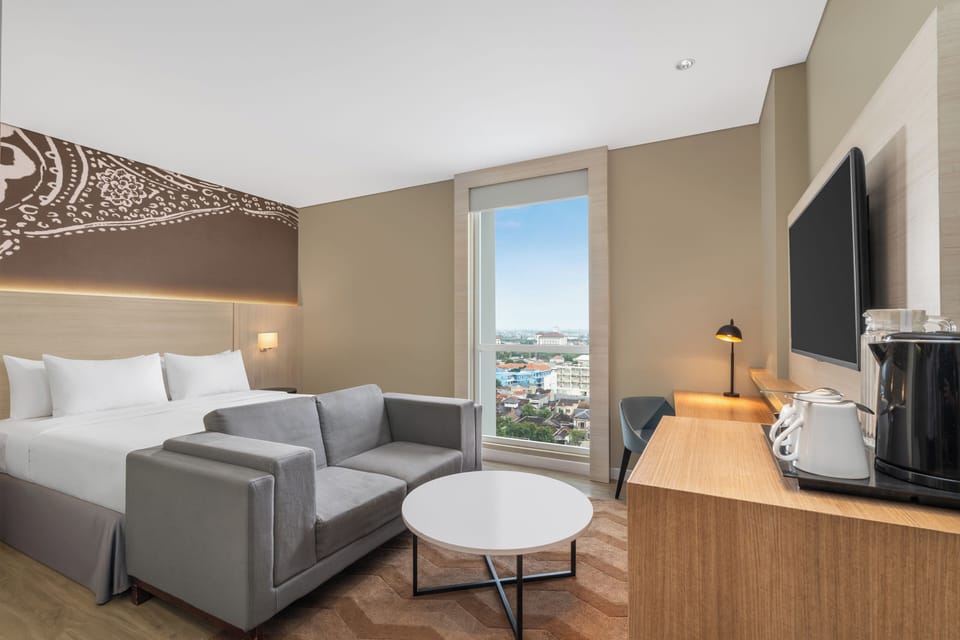Executive Room, 1 Double Bed | In-room safe, desk, blackout drapes, soundproofing