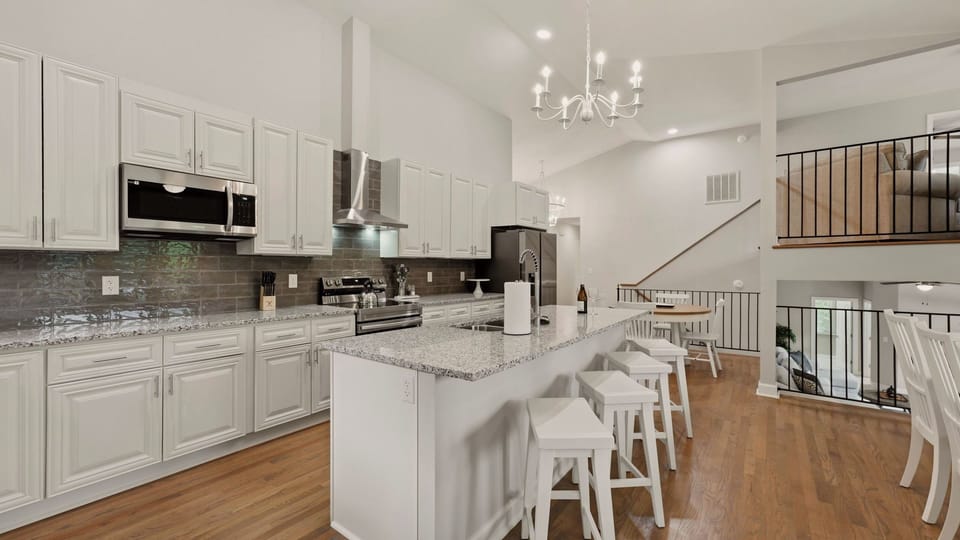 House (6 Bedrooms) | Interior