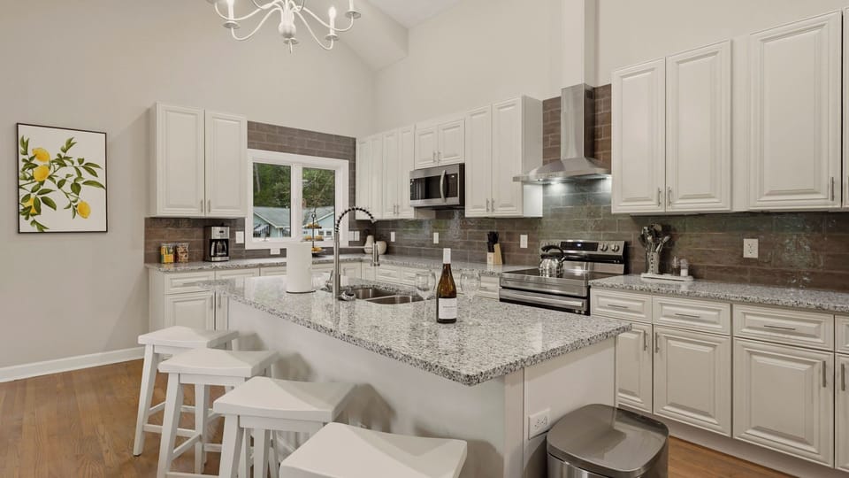 House (6 Bedrooms) | Interior