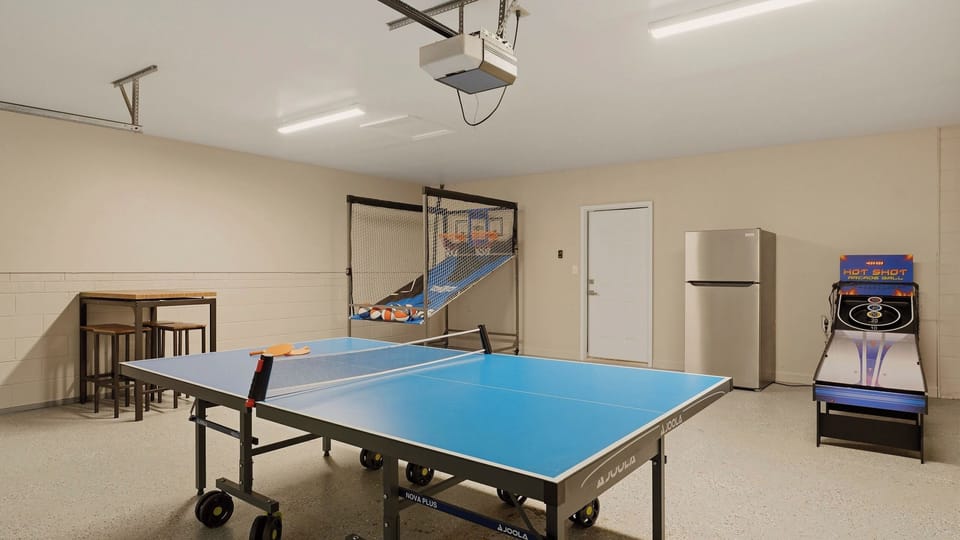 House (6 Bedrooms) | Interior