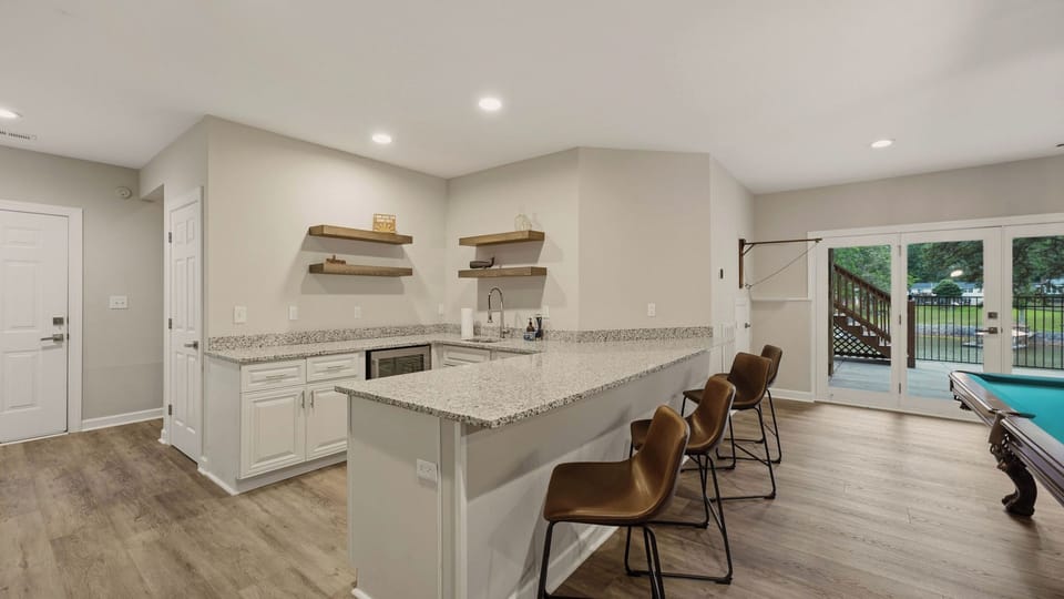 House (6 Bedrooms) | Interior