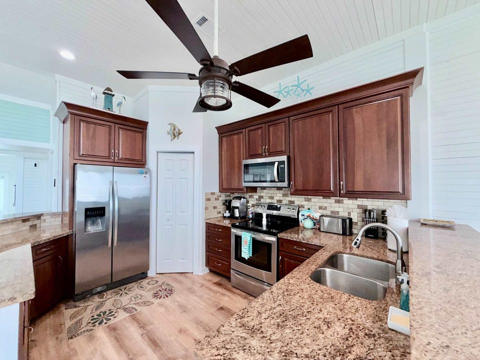 Fully equipped kitchen for those staying in nights.
