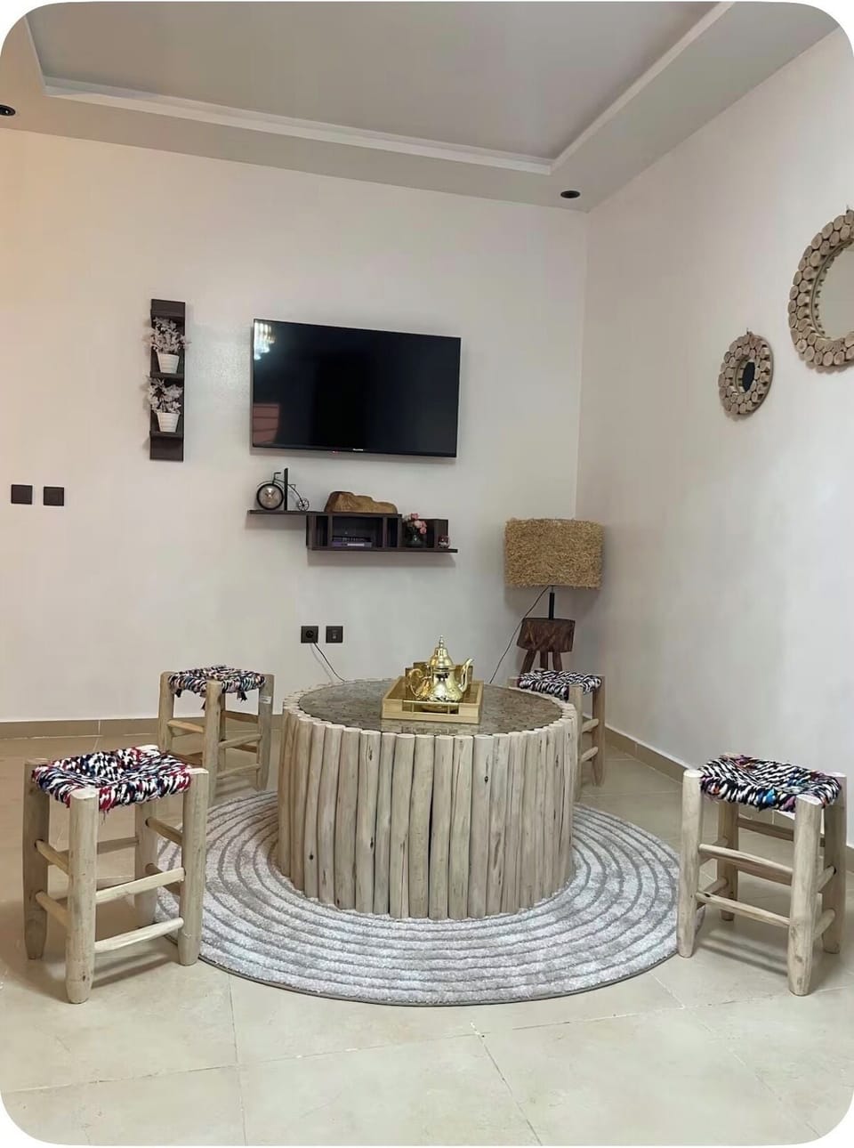Comfort Apartment, Pool View | Dining