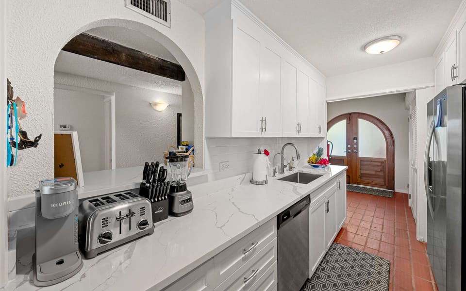 Fully equipped kitchen with everything you need for a comfortable stay.