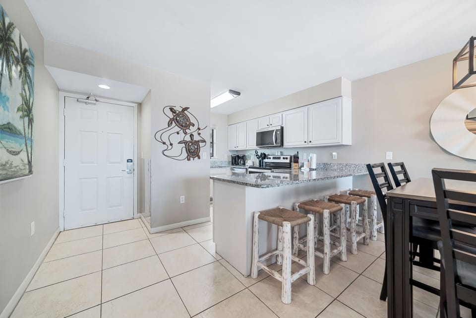 Breakfast bar and kitchen