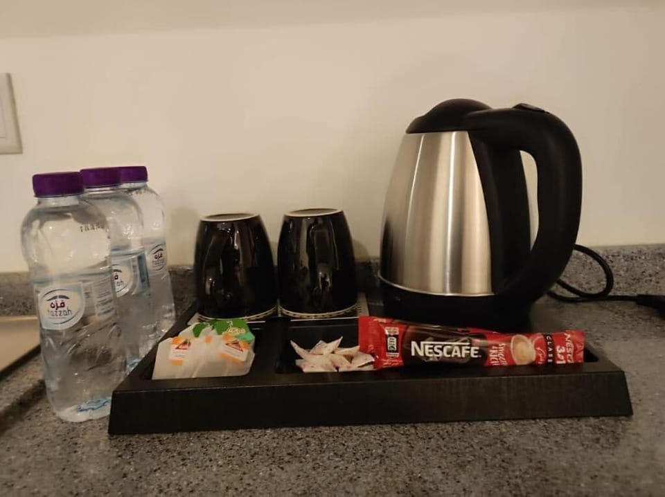 Deluxe Double Room | Private kitchen | Mini-fridge, microwave, oven, stovetop