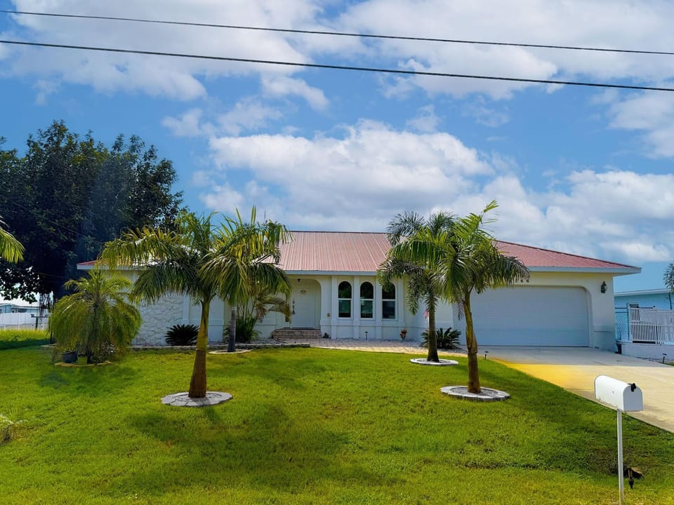 3BR Waterfront Pool Home Near Charlotte Beach (8605)