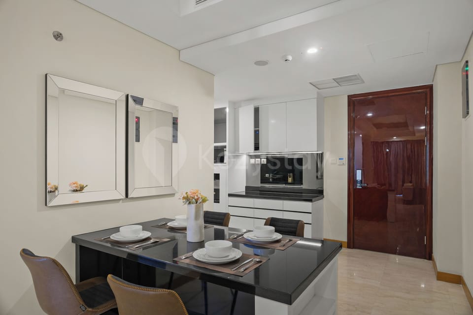 Apartment, 1 Bedroom, City View | Dining room