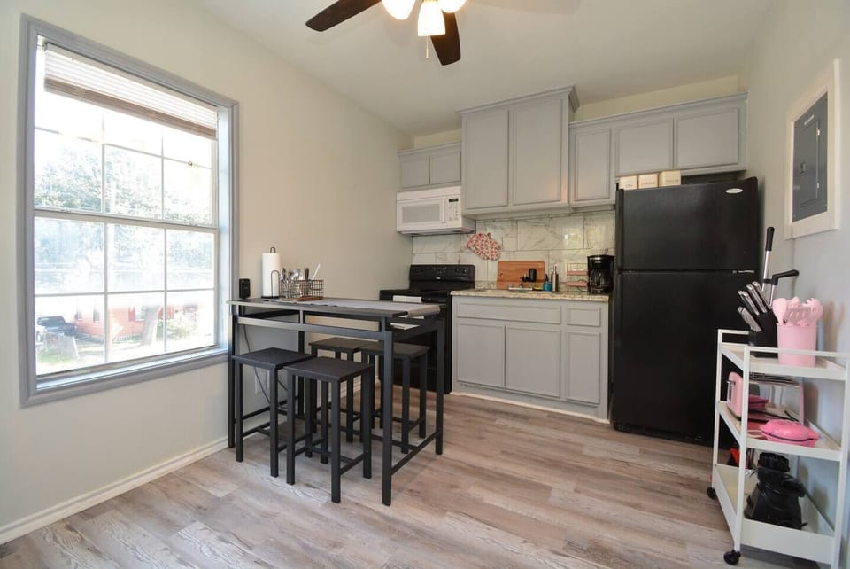 Dining area and fully equipped kitchen