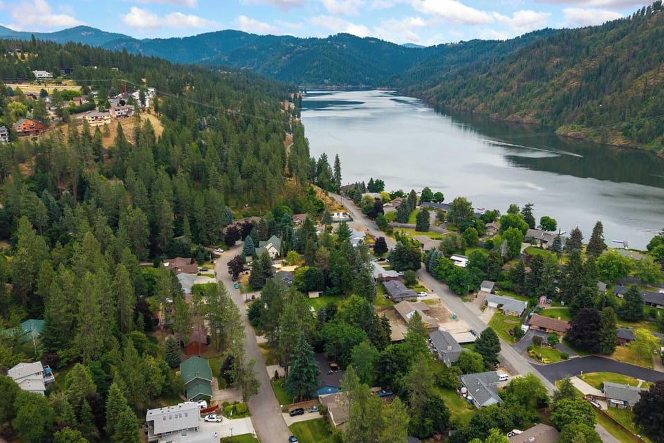 Bring your kayak and paddle board or let us arrange a rental for you with Fernan Lake only being a 2 minute drive away. 