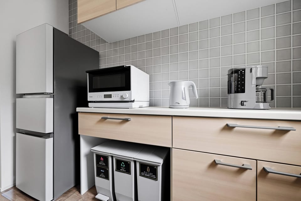 Apartment | Private kitchen | Coffee/tea maker, microwave, oven, stovetop