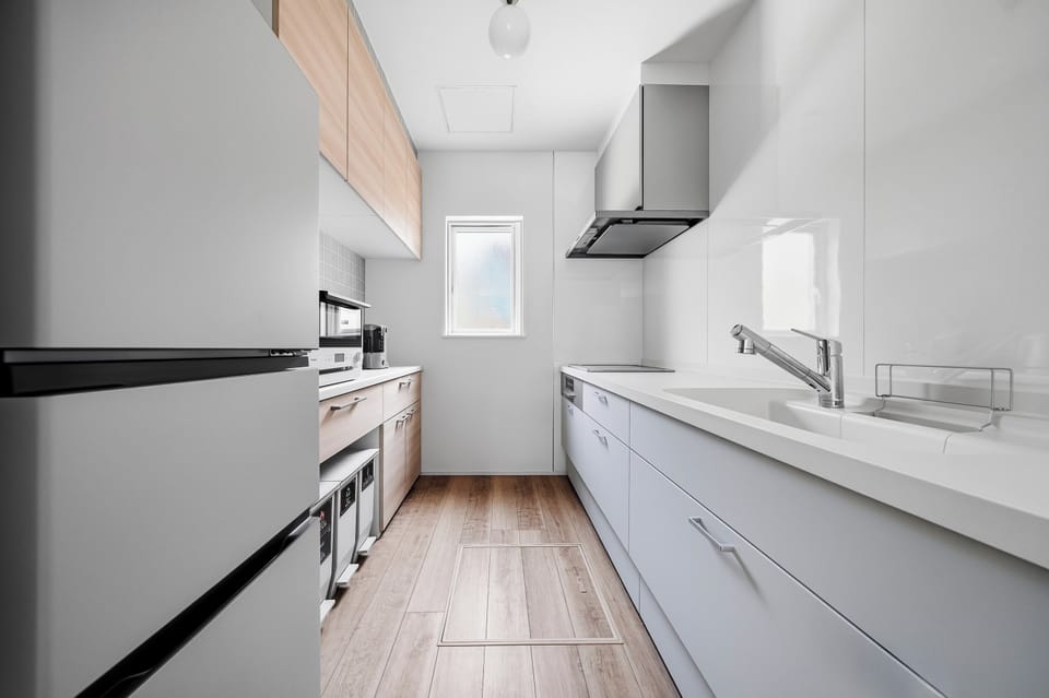 Apartment | Private kitchen | Coffee/tea maker, microwave, oven, stovetop