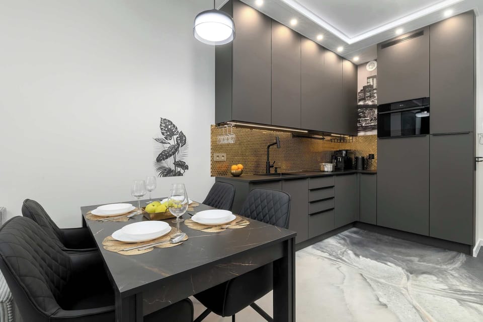 A stylish dining space connected to the fully equipped kitchen. Enjoy breakfast, lunch, or dinner in a comfortable setting.
