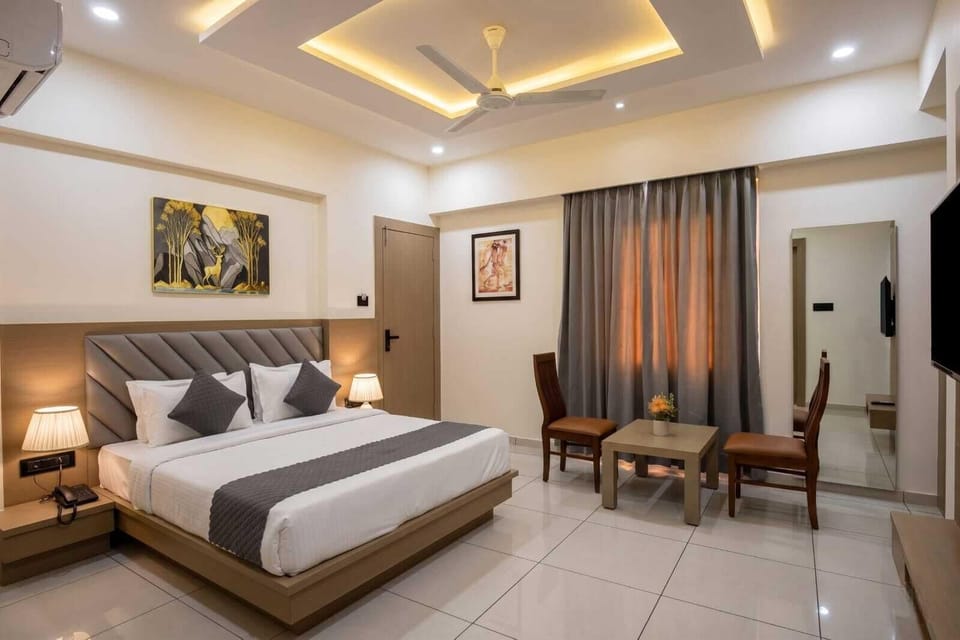 Superior Double Room | Desk