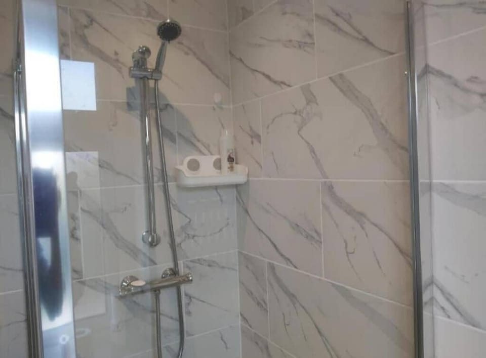 Standard Double Room | Bathroom