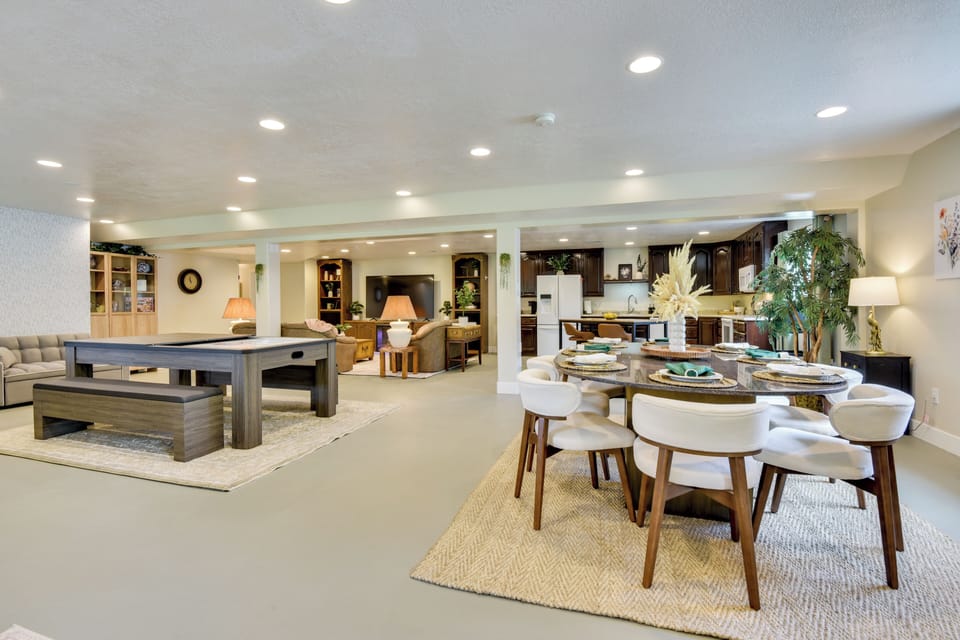 Interior | Open Floor Plan | Dining Area | Dishes & Flatware Provided