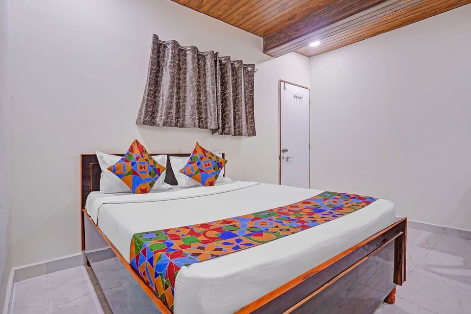Deluxe Room | Egyptian cotton sheets, premium bedding, in-room safe, desk