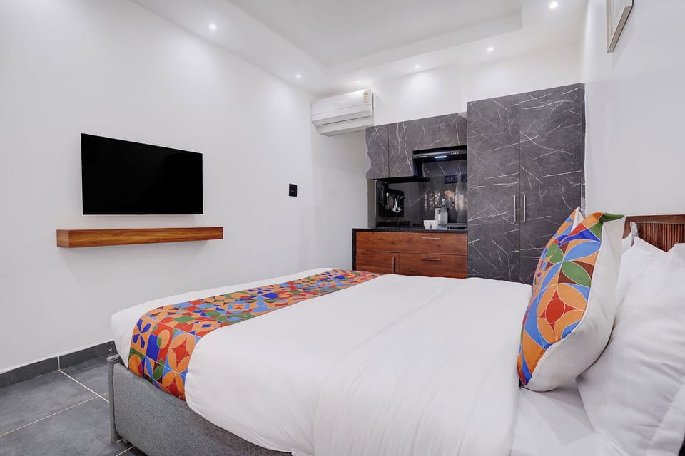 Egyptian cotton sheets, premium bedding, in-room safe, desk