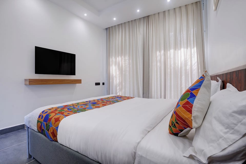 Egyptian cotton sheets, premium bedding, in-room safe, desk