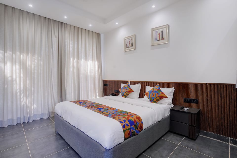 Egyptian cotton sheets, premium bedding, in-room safe, desk