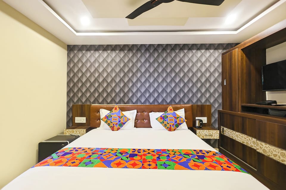 Egyptian cotton sheets, premium bedding, WiFi (free), bed sheets