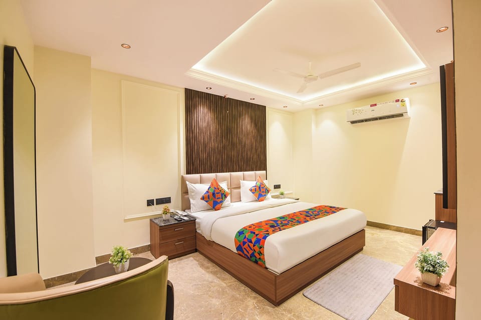 Deluxe Room | Egyptian cotton sheets, premium bedding, in-room safe, desk