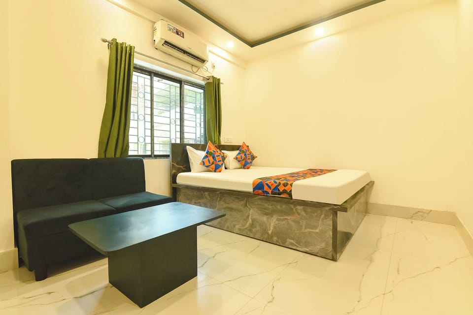 Deluxe Room | Egyptian cotton sheets, premium bedding, in-room safe, desk