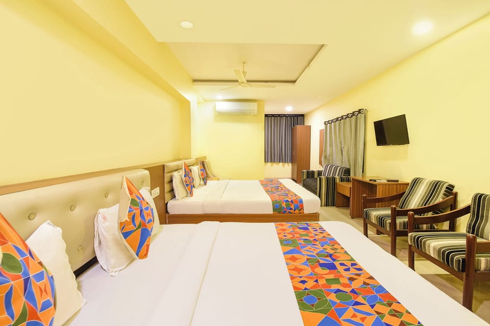 Family Room | Egyptian cotton sheets, premium bedding, in-room safe, desk
