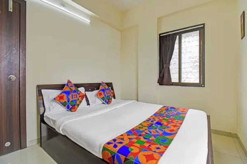 Deluxe Room | Egyptian cotton sheets, premium bedding, in-room safe, desk