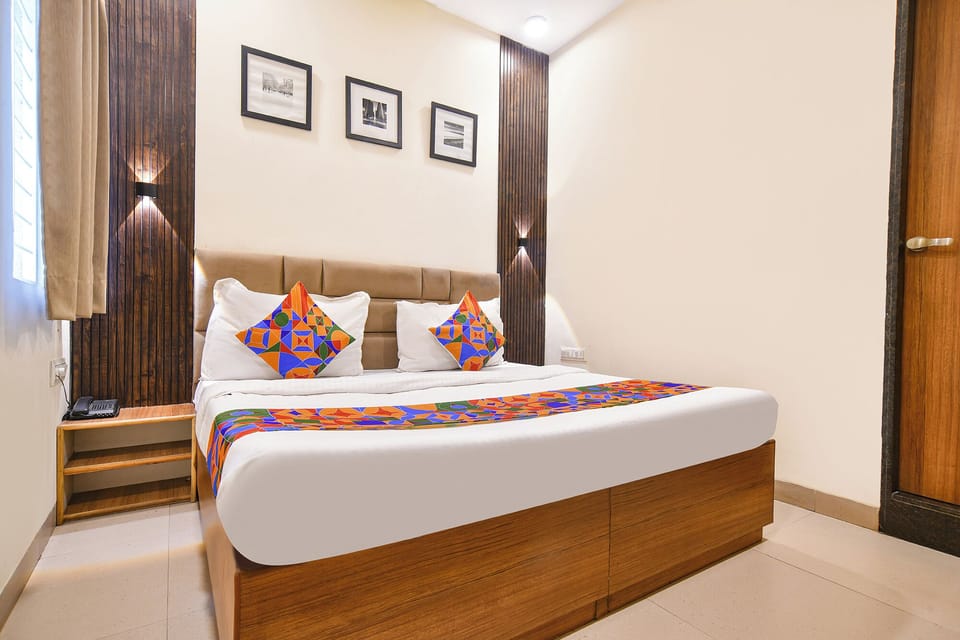 Egyptian cotton sheets, premium bedding, in-room safe, desk