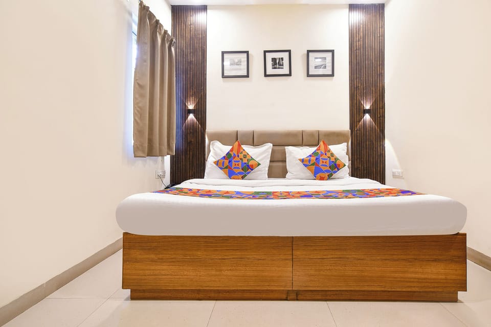 Egyptian cotton sheets, premium bedding, in-room safe, desk